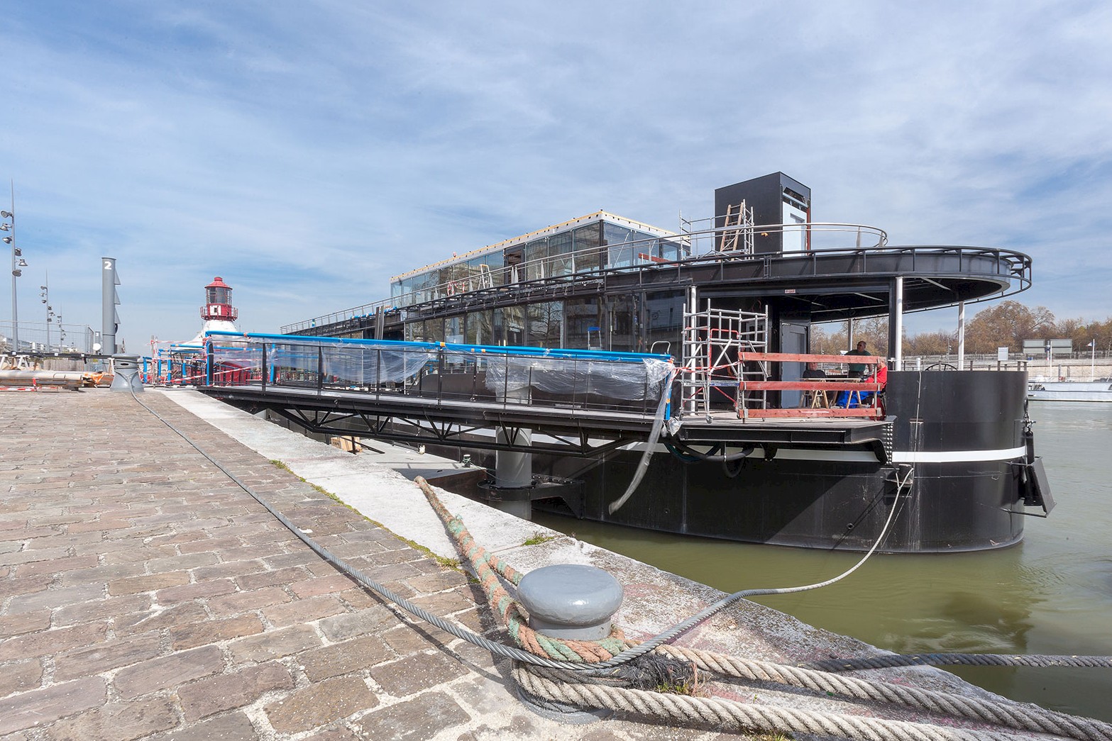 Construction du restaurant universitaire flottant (Crous de Paris)