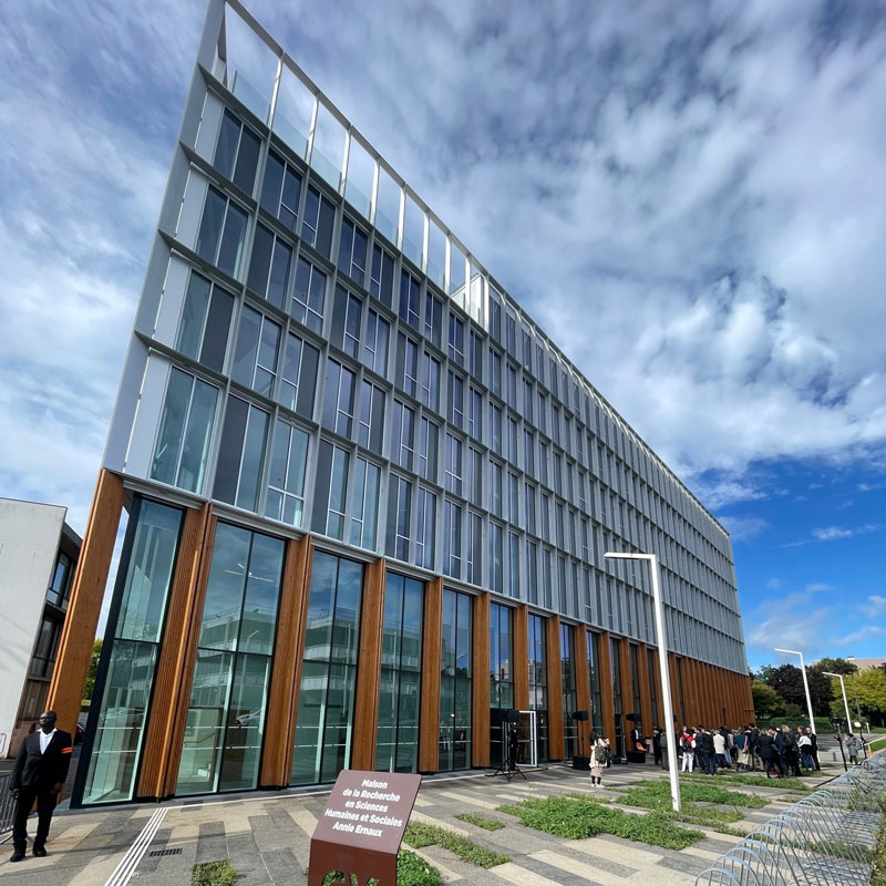 Inauguration de la Maison de la recherche en sciences humaines et sociales Annie Ernaux à Cergy.
